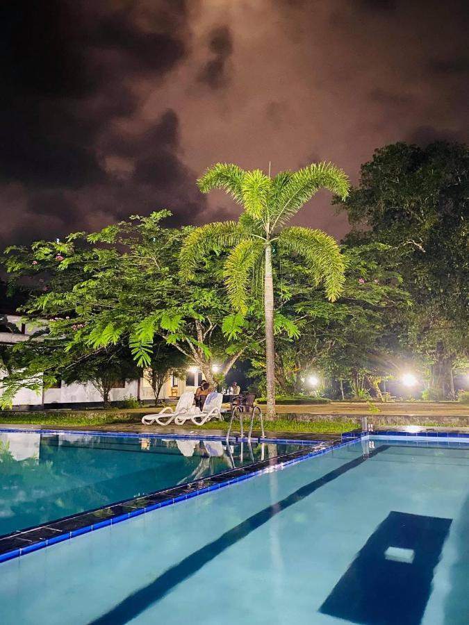 Randiyaepiliyagoda Resort Avissawella Exteriör bild