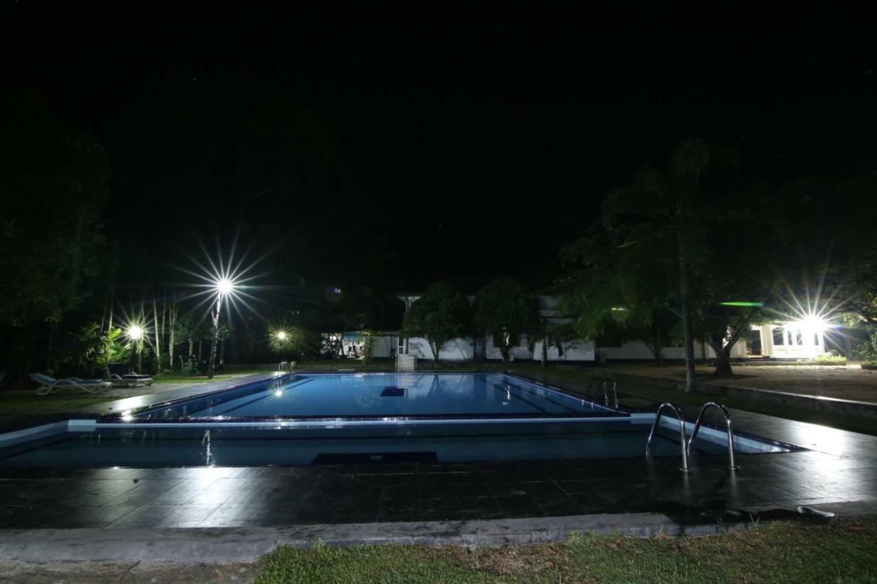Randiyaepiliyagoda Resort Avissawella Exteriör bild