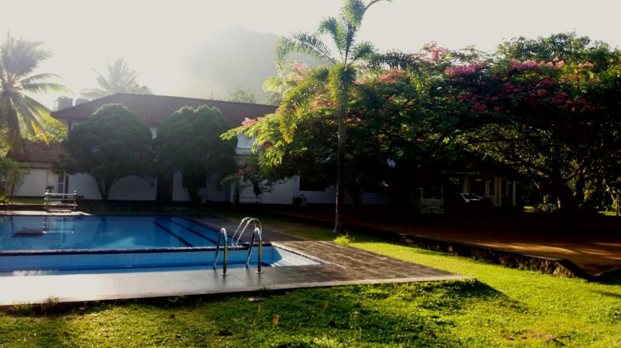 Randiyaepiliyagoda Resort Avissawella Exteriör bild